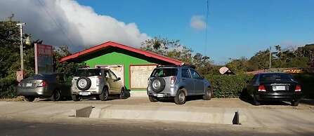 Pensión y Cabinas Colibrí Monteverde B&B