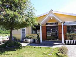 DeerStar Meihua Lake B&B