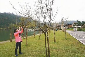 DeerStar Meihua Lake B&B