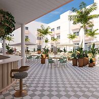 Perla La Paz, Tapestry Collection by Hilton
