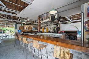 The Sharks Tail Dive Resort