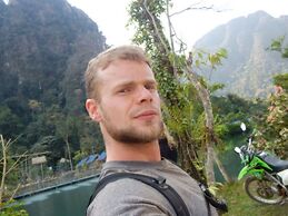 Vang Vieng Camellia Hotel