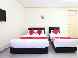 Super OYO 89640 Hotel Pelangi Marang