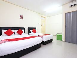 Super OYO 89640 Hotel Pelangi Marang