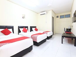 Super OYO 89640 Hotel Pelangi Marang