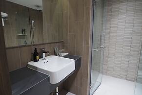 The Quarter Phromphong by UHG