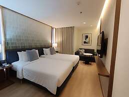 The Quarter Phromphong by UHG