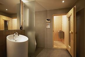 The Quarter Phromphong by UHG