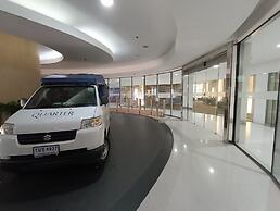 The Quarter Phromphong by UHG