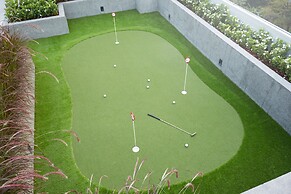 The Quarter Phromphong by UHG