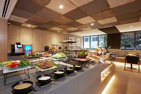 The Quarter Phromphong by UHG