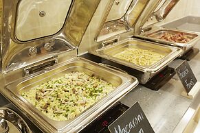 The Quarter Phromphong by UHG