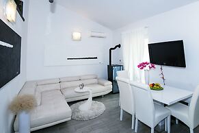 Apartments Mali Nono