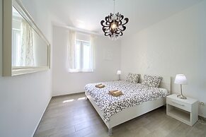 Apartments Mali Nono