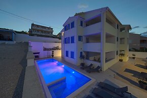 Apartments Mali Nono