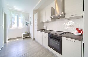 Apartments Mali Nono