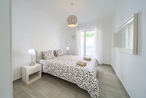 Apartments Mali Nono