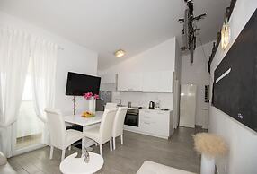 Apartments Mali Nono