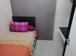 Apartment Green Pramuka by Vincent