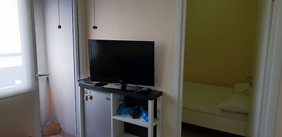 Apartment Green Pramuka by Vincent