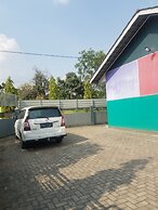 Cendrawasih Syariah Homestay by Zuzu