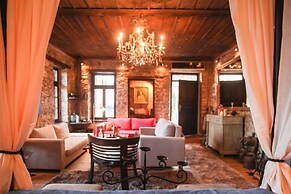 Antique Luxury Suite 65sq.m.