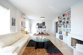 New Superb & Luminous 2 Bedroom Apartment