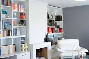 New Superb & Luminous 2 Bedroom Apartment