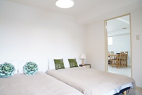 Metro Daikoku Apartment