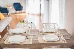 Central Flat with Cosy Sunny Terrace