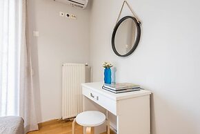 Central Flat with Cosy Sunny Terrace