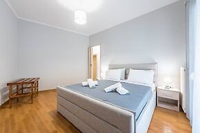 Central Flat with Cosy Sunny Terrace