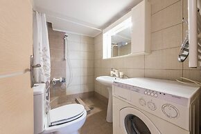 Central Flat with Cosy Sunny Terrace