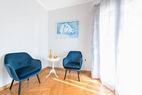 Central Flat with Cosy Sunny Terrace