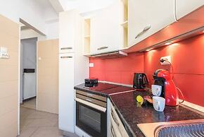 Central Flat with Cosy Sunny Terrace