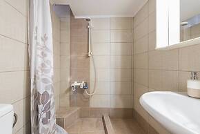 Central Flat with Cosy Sunny Terrace