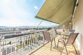 Central Flat with Cosy Sunny Terrace