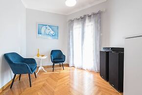 Central Flat with Cosy Sunny Terrace