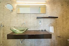 Sea View Apartment with Hot Tub & Sauna