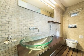 Sea View Apartment with Hot Tub & Sauna