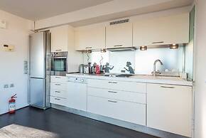 Sea View Apartment with Hot Tub & Sauna