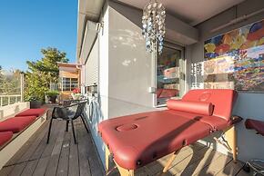 Sea View Apartment with Hot Tub & Sauna