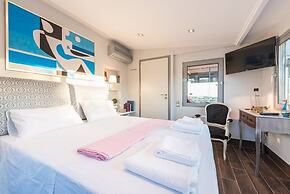 Sea View Apartment with Hot Tub & Sauna