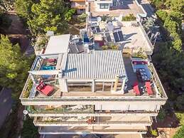 Sea View Apartment with Hot Tub & Sauna