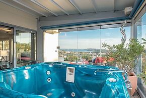 Sea View Apartment with Hot Tub & Sauna