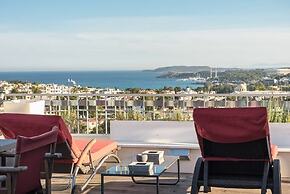 Sea View Apartment with Hot Tub & Sauna