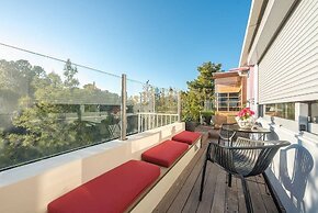 Sea View Apartment with Hot Tub & Sauna