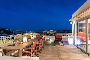 Sea View Apartment with Hot Tub & Sauna