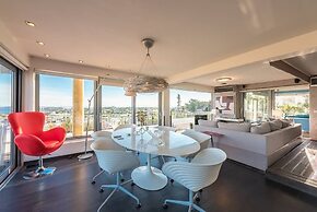 Sea View Apartment with Hot Tub & Sauna