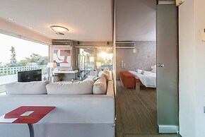 Sea View Apartment with Hot Tub & Sauna